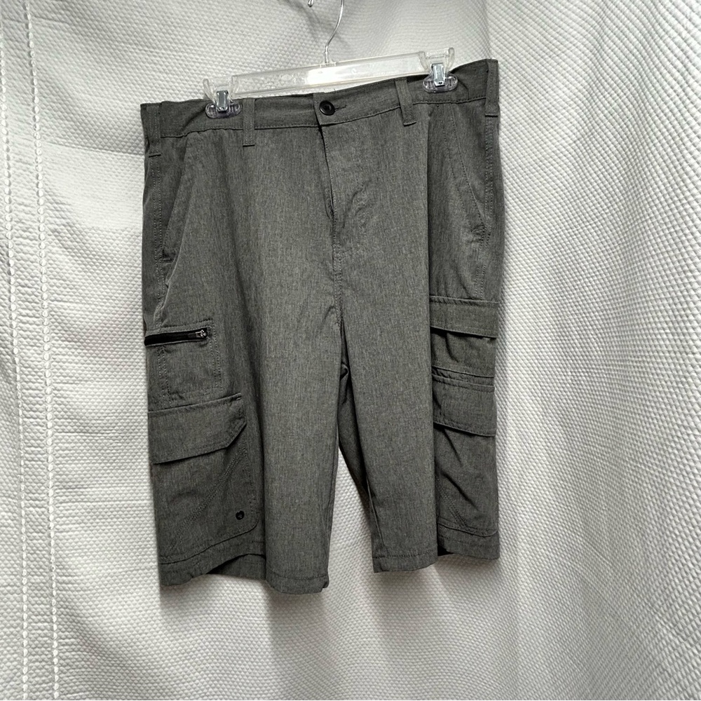 IRON CO. Dark Gray Cargo Shorts with‎ Knee-Length Design size 32